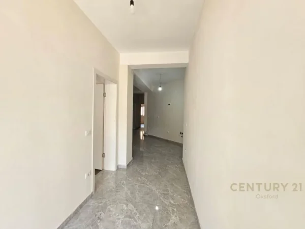 Tirane, jepet me qera ambjent biznesi Kati 2, 100 m² 700 € (Qender)