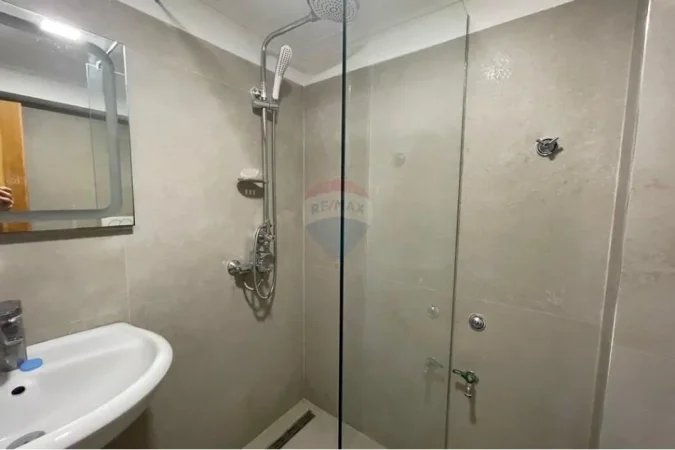 Tirane, jepet me qera ambjent biznesi , 550 € (Selite)