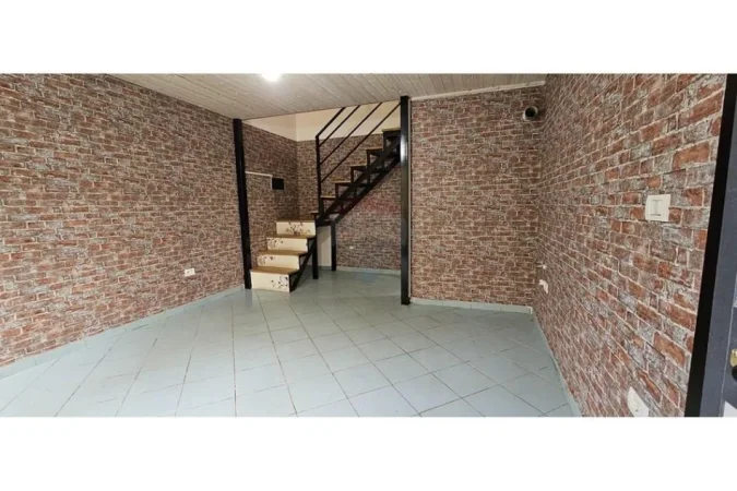 Tirane, jepet me qera ambjent biznesi , 500 € (Bulevardi Zhan Dark)