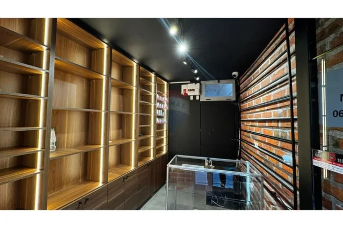 Tirane, jepet me qera ambjent biznesi , 200 € (Ambasada Amerikane)