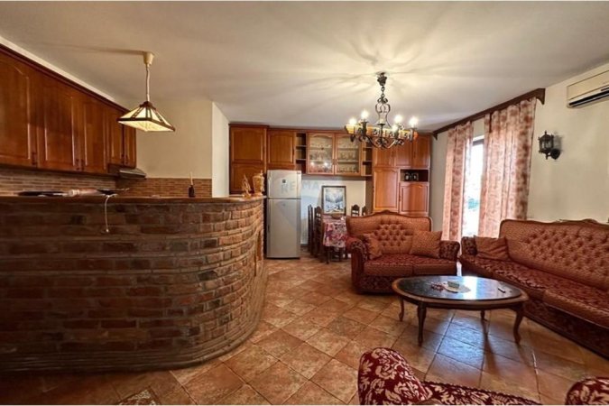 Tirane, jepet me qera apartament 2+1 , 730 € (Pazari i Ri)