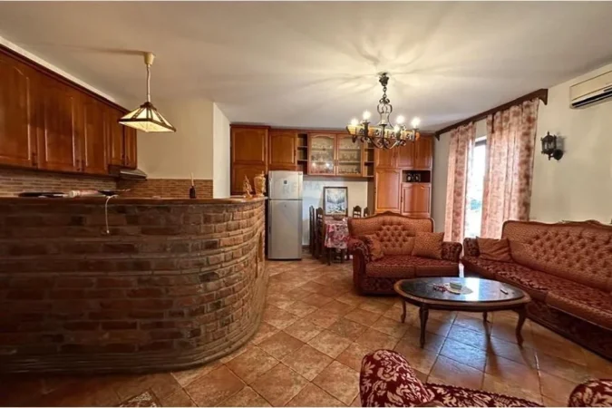 Tirane, jepet me qera apartament 2+1 , 730 € (Pazari i Ri)