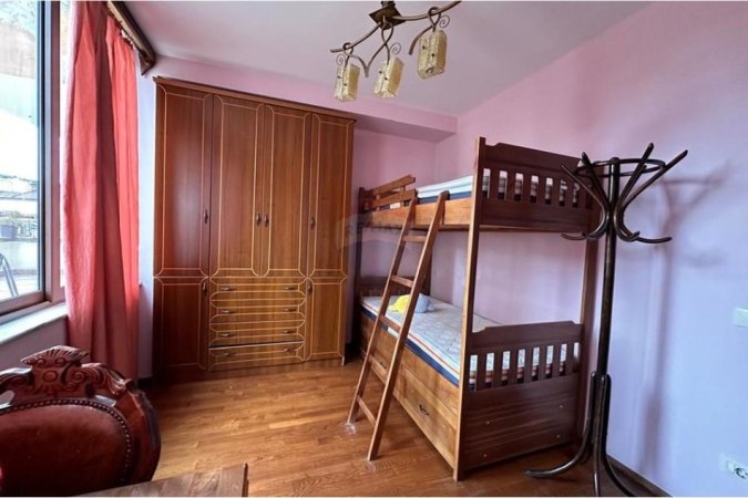 Tirane, jepet me qera apartament 2+1 , 730 € (Pazari i Ri)