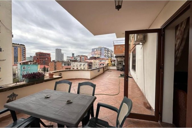 Tirane, jepet me qera apartament 2+1 , 730 € (Pazari i Ri)