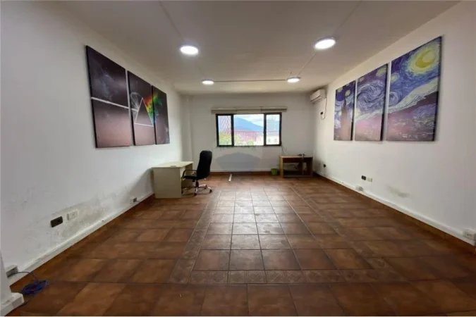 Tirane, jepet me qera zyre , 700 € (Bllok)