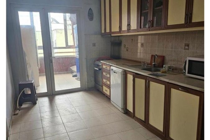 Tirane, shitet apartament 3+1 , 132.000 € 