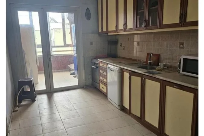 Tirane, shitet apartament 3+1 , 132.000 € 