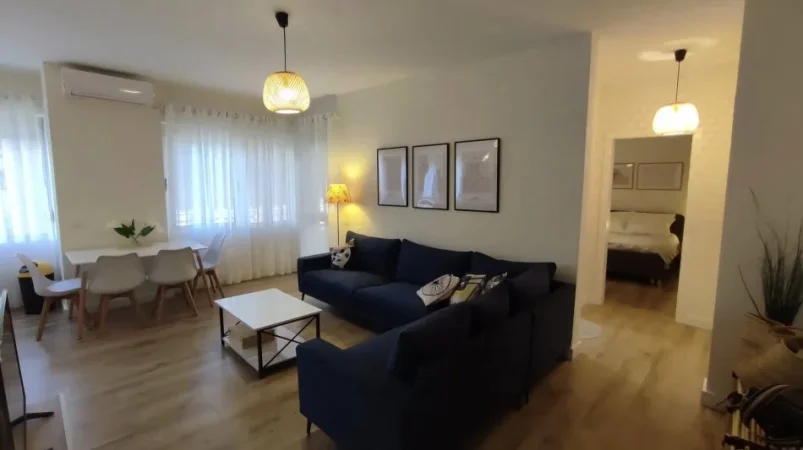Vlore, jepet me qera apartament 1+1+Ballkon Kati 5, 75 m² 350 € 