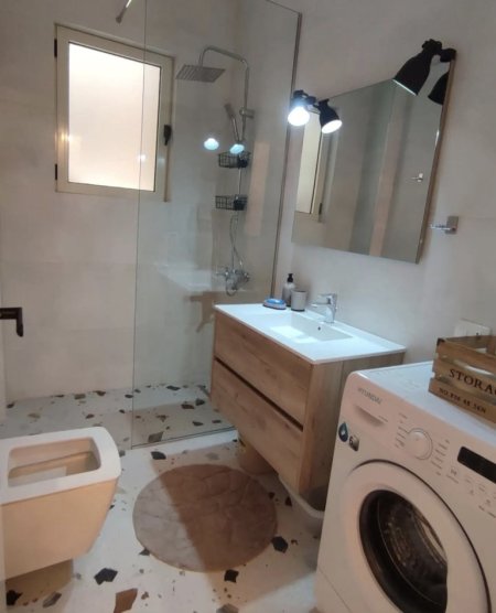 Vlore, jepet me qera apartament 1+1+Ballkon Kati 5, 75 m² 350 € 