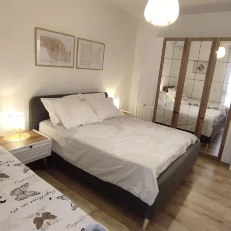 Vlore, jepet me qera apartament 1+1+Ballkon Kati 5, 75 m² 350 € 