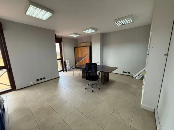 Tirane, jepet me qera zyre Kati 3, 135 m² 1.800 € (Qender)