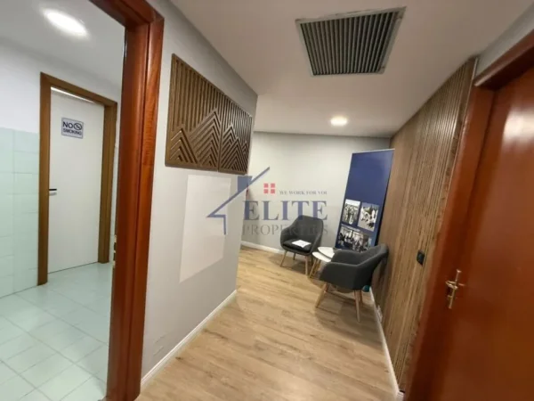 Tirane, jepet me qera zyre Kati 3, 135 m² 1.800 € (Qender)