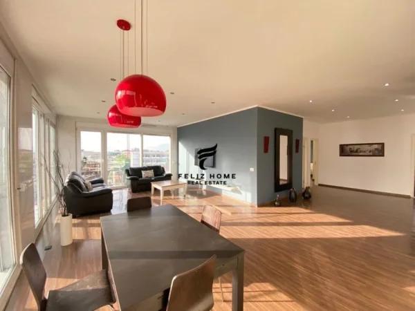 Tirane, jepet me qera apartament 2+1+Ballkon Kati 6, 140 m² 800 € (21 DHJETORI)