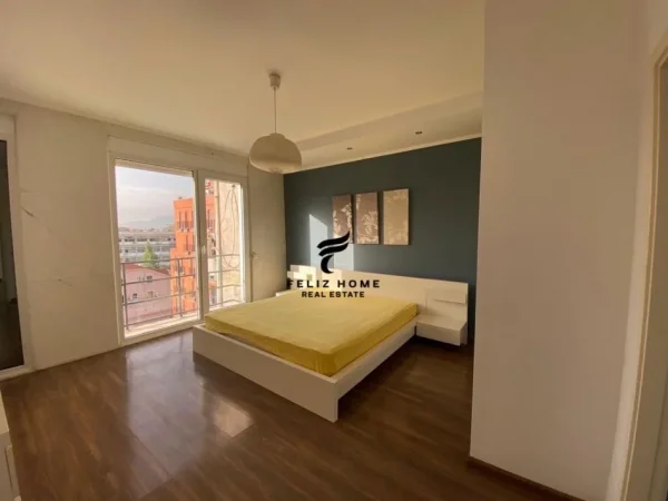 Tirane, jepet me qera apartament 2+1+Ballkon Kati 6, 140 m² 800 € (21 DHJETORI)