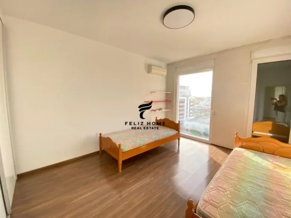 Tirane, jepet me qera apartament 2+1+Ballkon Kati 6, 140 m² 800 € (21 DHJETORI)