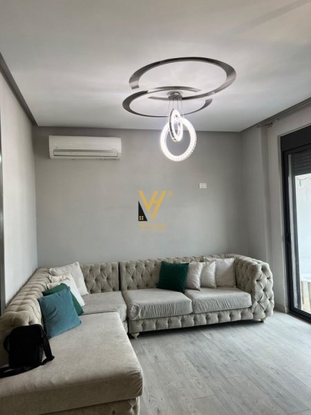 Tirane, jepet me qera apartament 1+1+Ballkon Kati 7, 84 m² 500 € (UNAZA E RE)