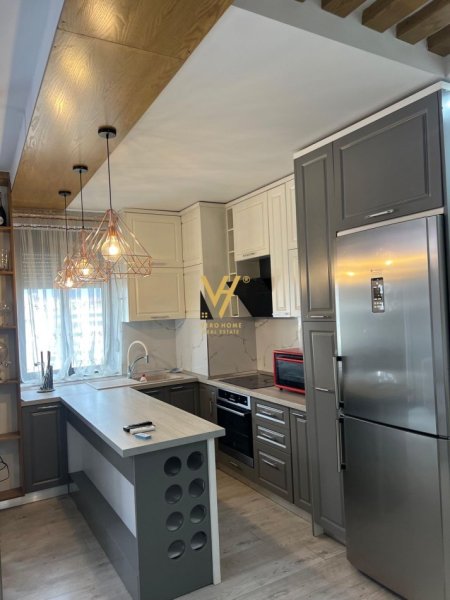 Tirane, jepet me qera apartament 1+1+Ballkon Kati 7, 84 m² 500 € (UNAZA E RE)