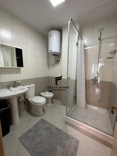 Tirane, jepet me qera apartament 2+1+Ballkon Kati 6, 85 m² 700 € (JORDAN MISJA)