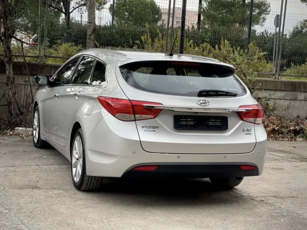 Tirane, shes makine HYUNDAI I40 Nafte, gri metalizato manuale Klima 155.998 km 5.900 €