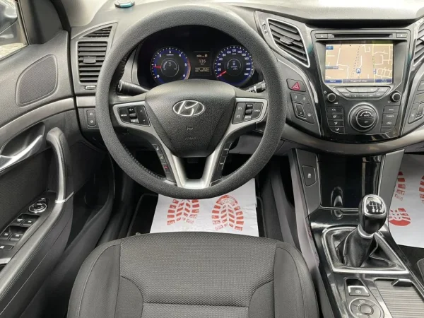 Tirane, shes makine HYUNDAI I40 Nafte, gri metalizato manuale Klima 155.998 km 5.900 €