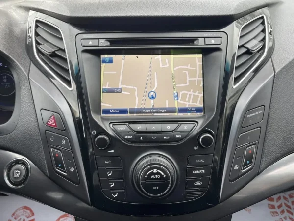 Tirane, shes makine HYUNDAI I40 Nafte, gri metalizato manuale Klima 155.998 km 5.900 €