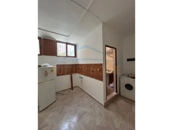 Tirane, shitet garsonier 1+1 Kati 0, 34 m² 34.000 € (Rruga Dalip Topi,Fresk.)