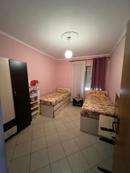 Tirane, shitet apartament 2+1+Aneks+Ballkon Kati 3, 93 m² 117.000 € (fresk)