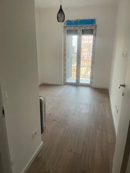 Tirane, jepet me qera zyre Kati 5, 151 m² 500 € (bulevardi i ri)