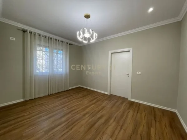 Tirane, shitet apartament 1+1 Kati 4, 55 m² 135.000 € (Rruga e Durresit)