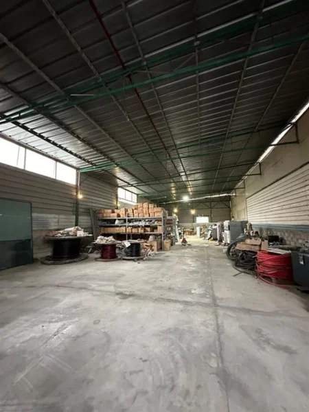 Tirane, jepet me qera magazine Kati 0, 400 m² 1.200 € (Autostrada Tirane - Durres)