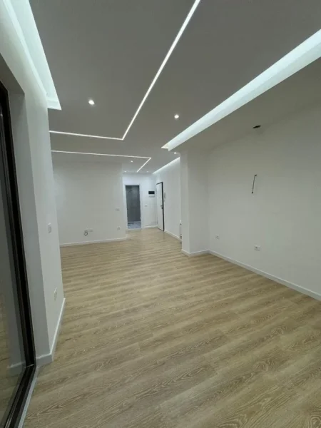 Tirane, jepet me qera apartament 1+1 Kati 1, 60 m² 700 € (Myslym Shyr)