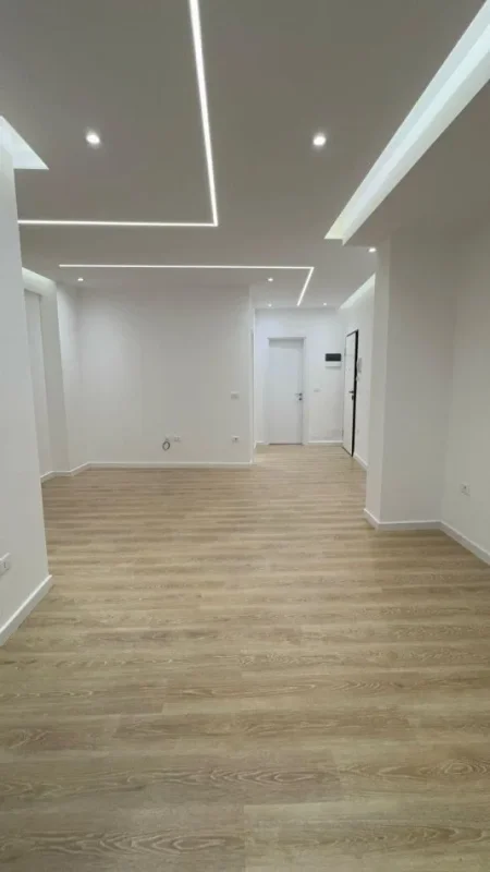 Tirane, jepet me qera apartament 1+1 Kati 1, 60 m² 700 € (Myslym Shyr)