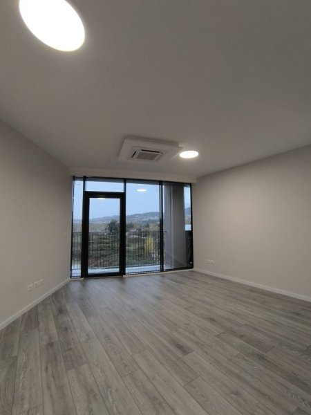 Tirane, jepet me qera apartament 2+1+Ballkon Kati 3, 100 m² 1.300 € (Rruga Kosovareve)