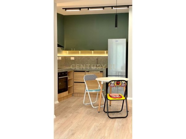 Tirane, jepet me qera apartament 1+1 Kati 3, 65 m² 1.200 € (Rruga e Kosovarëve)