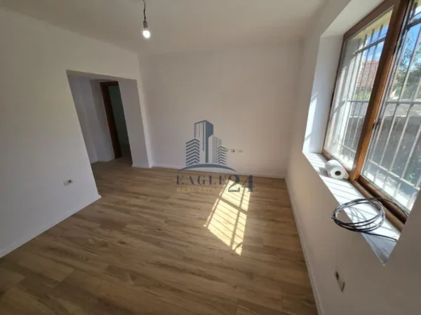 Tirane, shitet apartament 2+1+Ballkon Kati 1, 81 m² 138.000 € (ali demi)