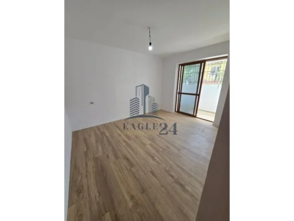 Tirane, shitet apartament 2+1+Ballkon Kati 1, 81 m² 138.000 € (ali demi)