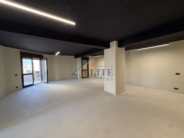 Tirane, jepet me qera dyqan Kati 8, 145 m² 2.000 € (Qender)