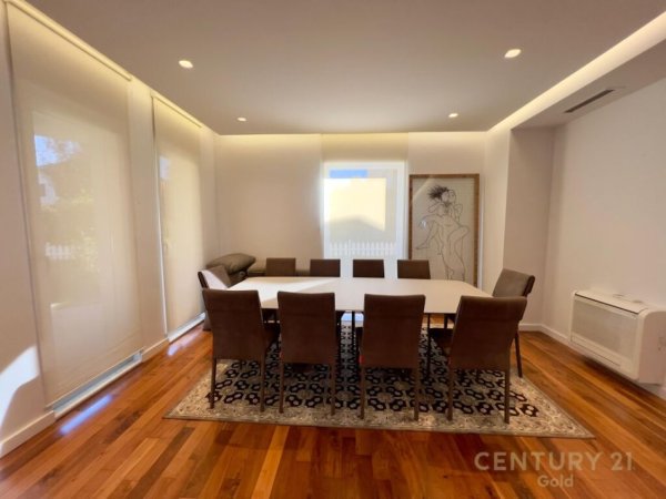 Tirane, jepet me qera Vile 5+1+Aneks+Ballkon Kati 2, 593 m² 4.500 € (TOSCANY VILLAS. TEG)