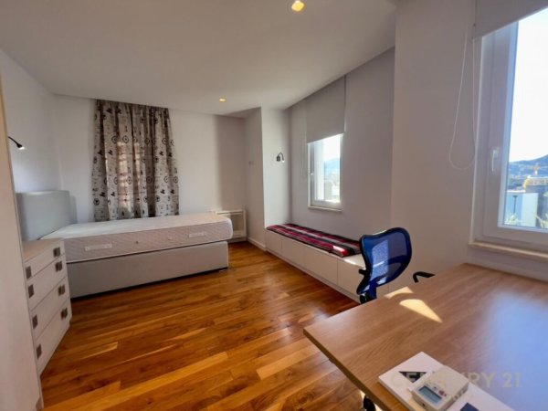 Tirane, jepet me qera Vile 5+1+Aneks+Ballkon Kati 2, 593 m² 4.500 € (TOSCANY VILLAS. TEG)
