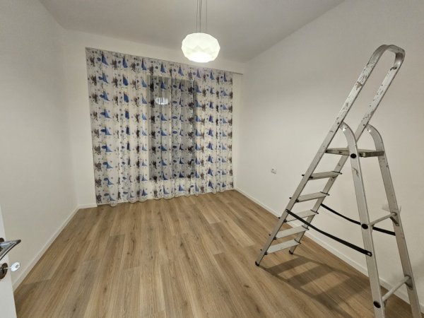 Tirane, jepet me qera apartament 2+1 Kati 5, 110 m² 650 € (Rruga Xhanfize Keko)