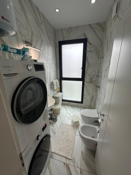 Tirane, jepet me qera apartament 2+1+Aneks+Ballkon Kati 8, 120 m² 1.600 € (Rruga e Kosovareve)