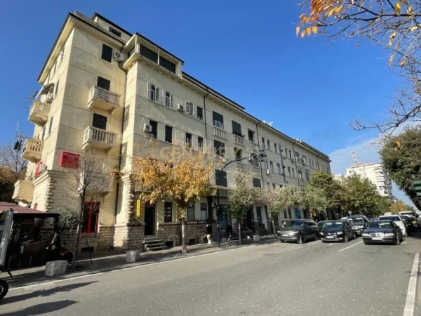 Tirane, shes apartament 2+1+Aneks+Ballkon Kati 5, 158 m² (Bulevardi Zogu i 1)