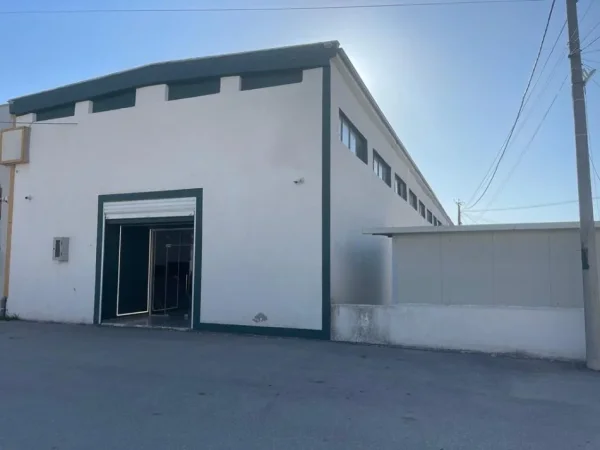 Fier, shitet ambjent biznesi Kati 1, 640 m² (Rruga Fier-Seman, ish-SMT, FIER) 35.000.000LEKE