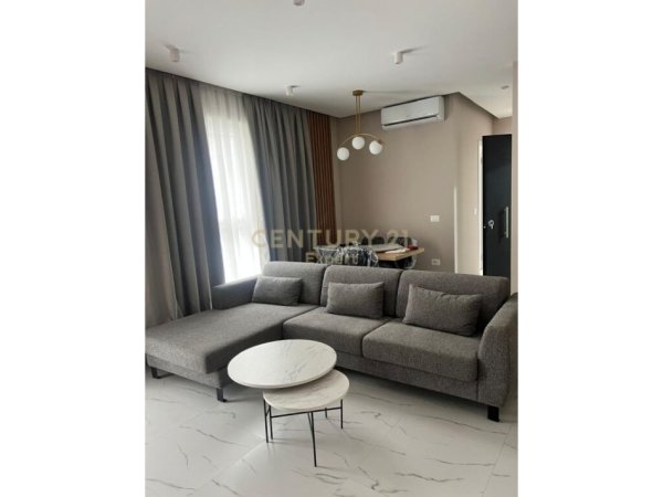 Tirane, jepet me qera apartament 2+1+Aneks+Ballkon Kati 7, 127 m² 800 € (TRIO TOWER)