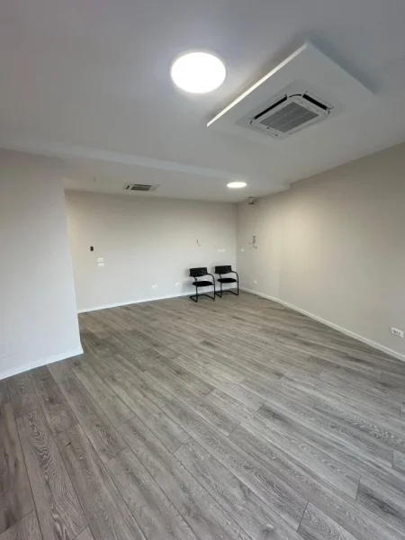 Tirane, jepet me qera zyre Kati 2, 122 m² 1.200 € (Rruga e Kosovareve)