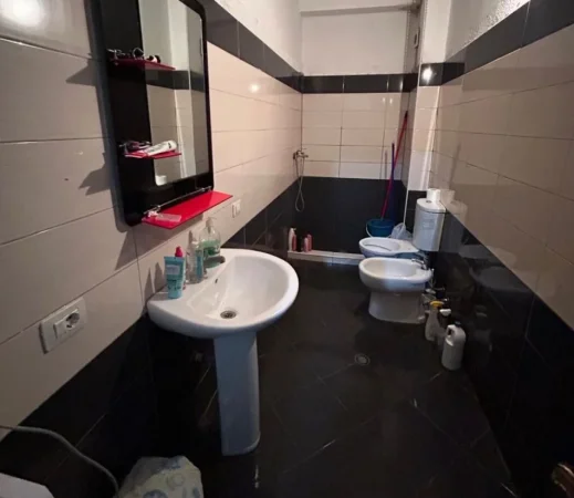 Tirane, shitet apartament 1+1+Aneks+Ballkon Kati 2, 66 m² 85.000 € (yzberisht)