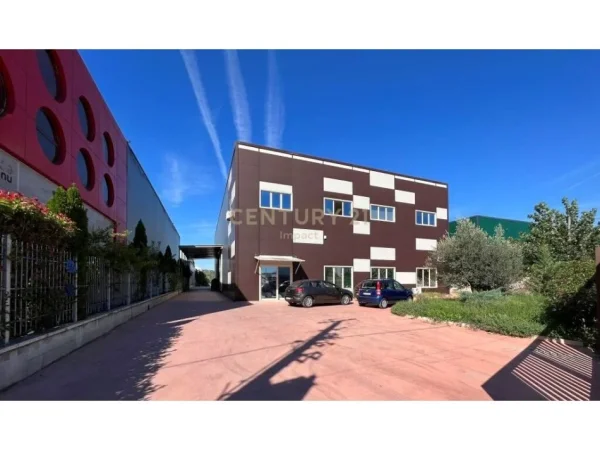 Tirane, jepet me qera ambjent biznesi , 1.140 m² 3.700 € (Vaqarr)