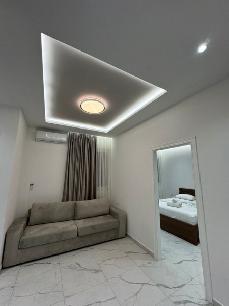 Tirane, jepet me qera apartament 1+1 Kati 1, 65 m² 500 € (Rruga 5 Maji, prane Concord Center)