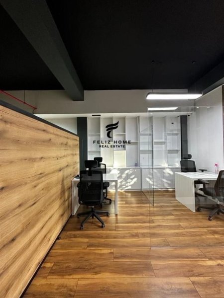 Tirane, jepet me qera dyqan Kati 0, 300 m² 2.800 € (21 DHJETORI)