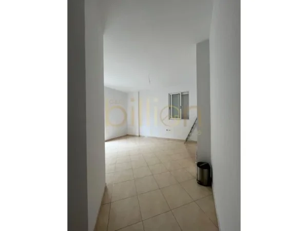 Tirane, shitet apartament 2+1 Kati 1, 87 m² 100.000 € (Rruga Muhamed Deliu, Fresk)